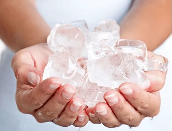 Hielo suelto a granel en gran cantidad para pedidos de volumen. Imagen provisional.
